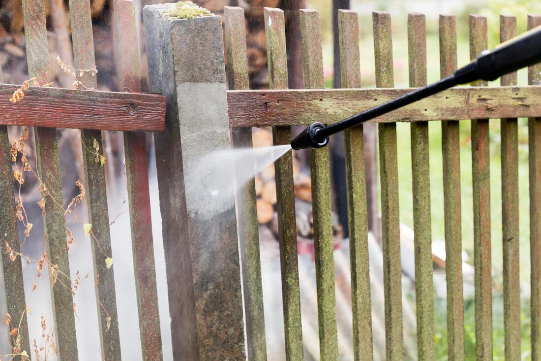 Pressure Washing Fence in Hattiesburg Ms